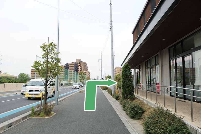 TSUTAYAの角を右折します